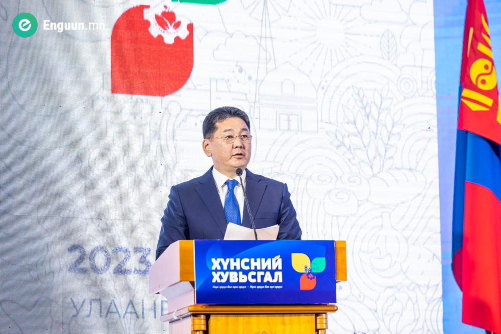 Монгол Улсын Ерөнхийлөгчийн ивээл дор “Хүнс, хөдөө аж ахуйн салбарын баялаг бүтээгчдийн зөвлөгөөн” Төрийн ордонд эхэллээ.