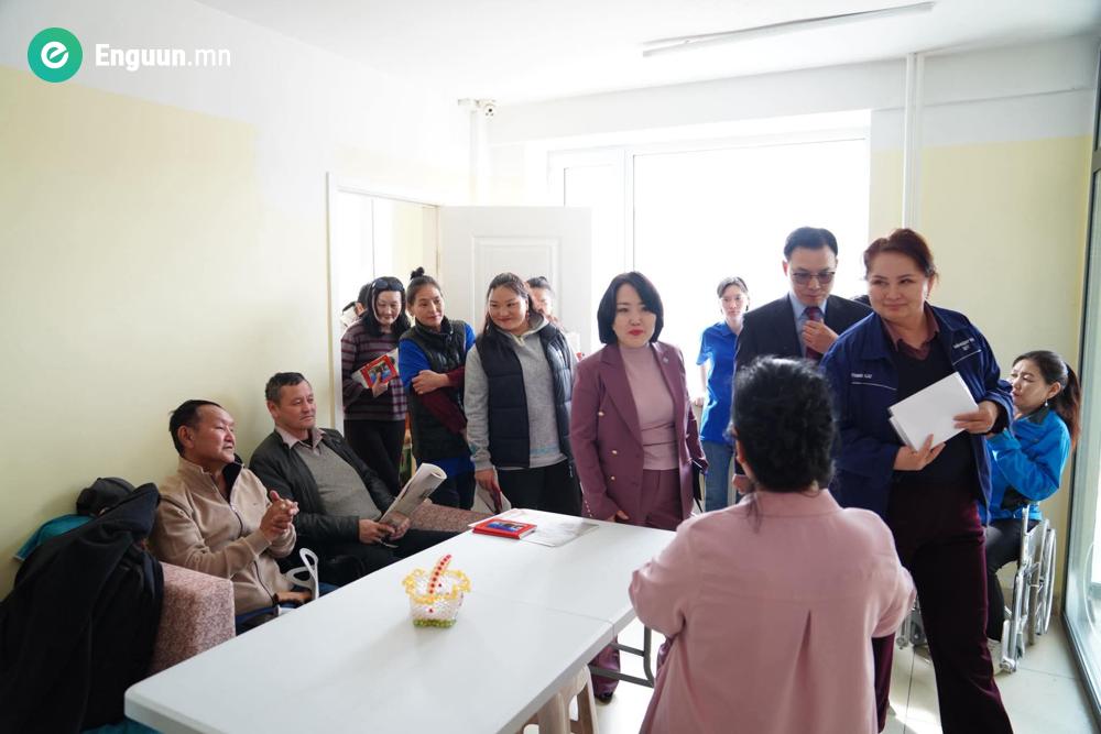 УИХ-ын гишүүн Д.Үүрийнтуяа өнөөдөр "Хөгжлийн бэрхшээлтэй хүний хөдөлмөр эрхлэлт, сургалтын төв” ТББ-ын үйл ажиллагаатай танилцаж, үйл ажиллагааны чиглэл, тулгамдаж буй асуудалтай газар дээр нь танилцлаа.